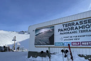 Écran LED extérieur sur bâtisse Cityline